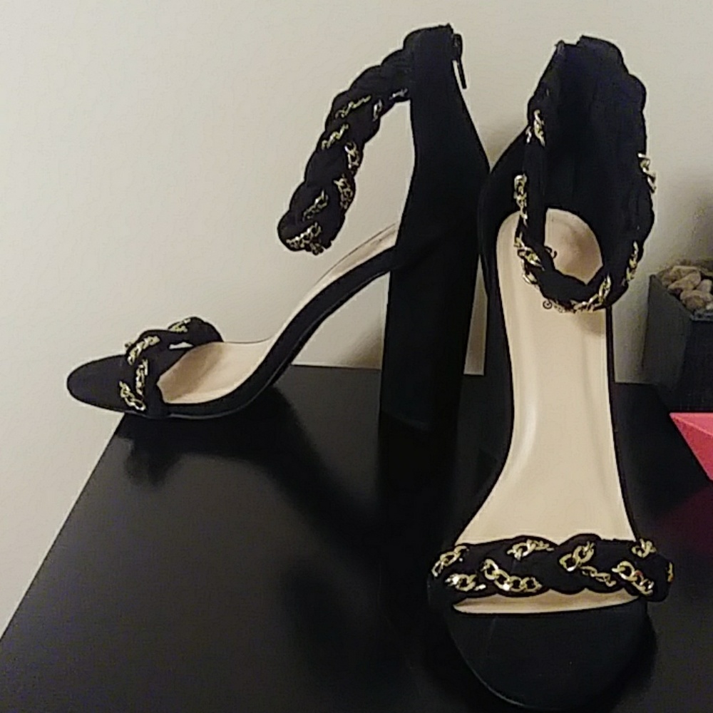 Shoes - Picture 3 of 4